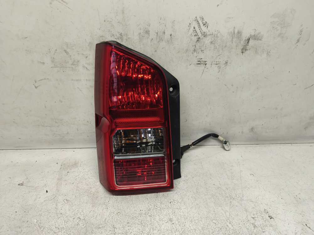 FEU ARRIERE GAUCHE NISSAN - Vue 1